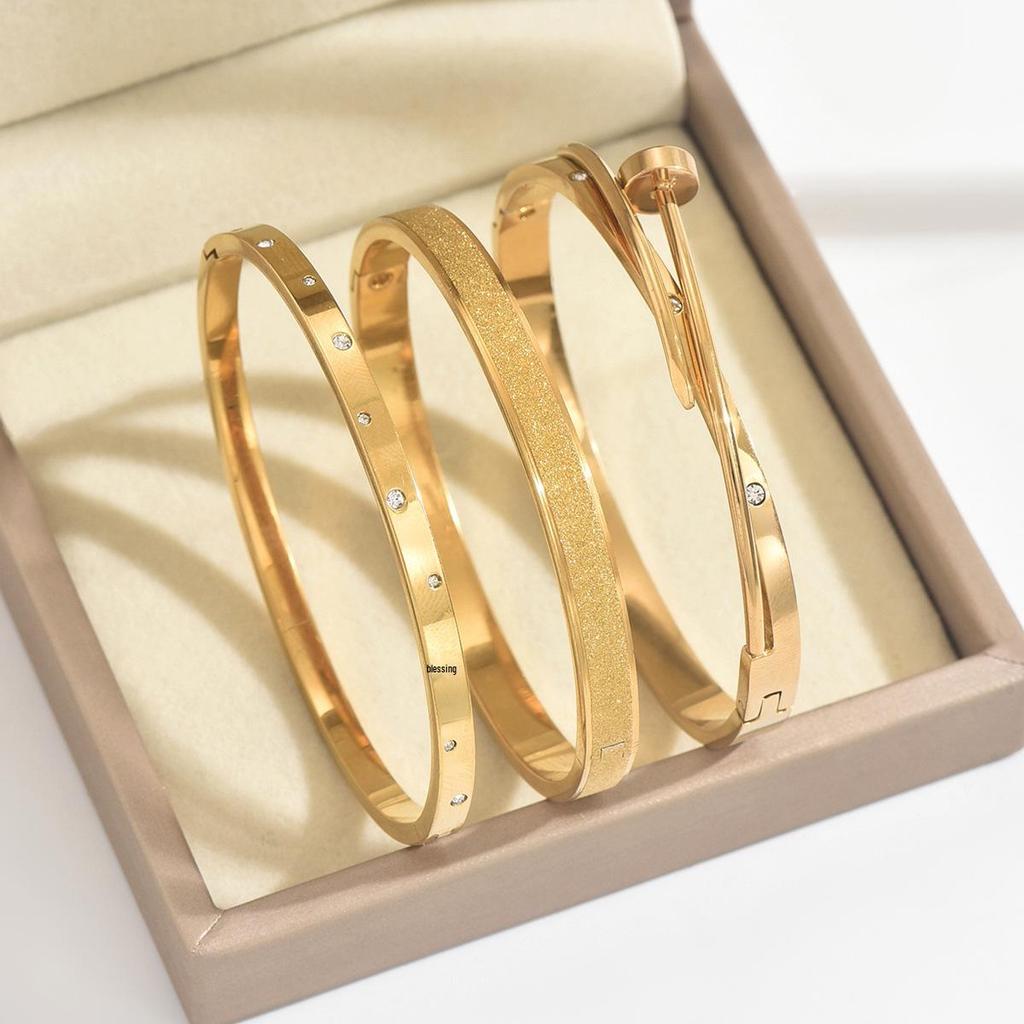 Titanium Steel Diamond Nail Bracelet - Women's Minimalist Fashion, Hot Selling Ladies' Accessories