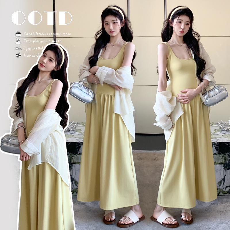

2026 Spring Maternity Two-Piece Set: Long-Sleeved Cardigan + Tummy-Slimming Camisole Dress Medium
