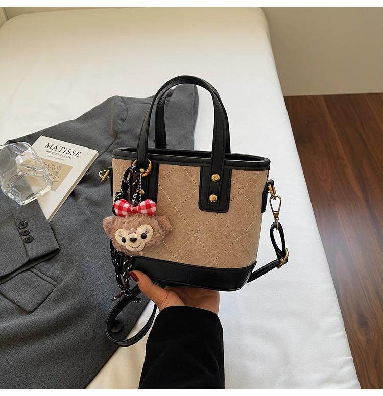 

Portable small bag women s 2025 new fashion diamond shoulder bag foreign style retro messenger bucket bag хаки