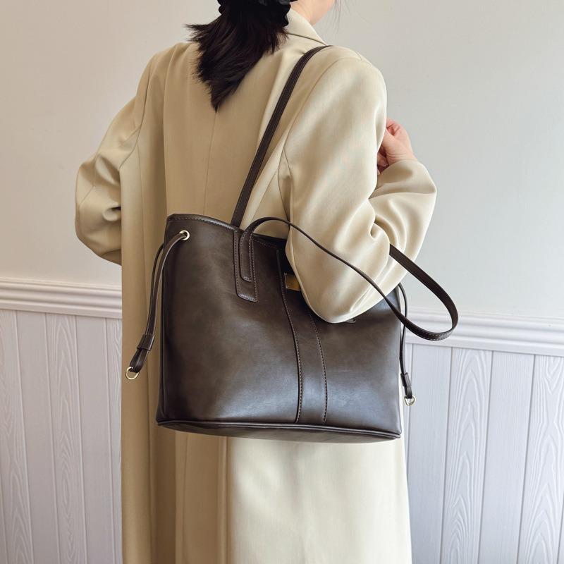 Premium Retro Tote Bag Women's New Autumn and Winter Large-capacity Shoulder Bag Niche Versatile Commuter Bag