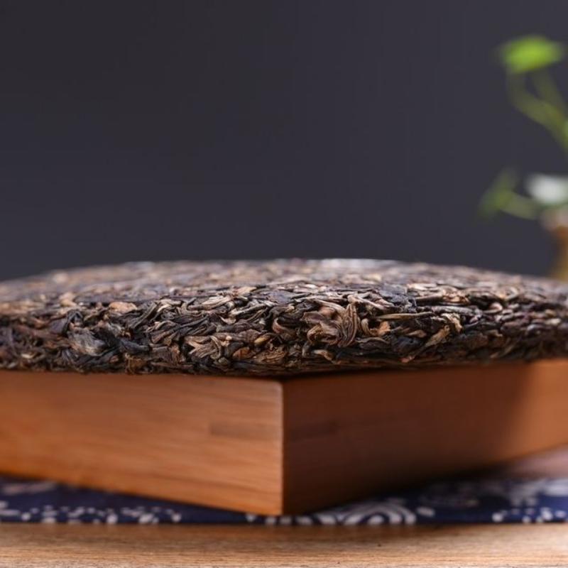 Bolo de Chá Pu-erh Primavera Precoce 400g MENGKU Rongshi Mu Ye Chun Chá Pu'er