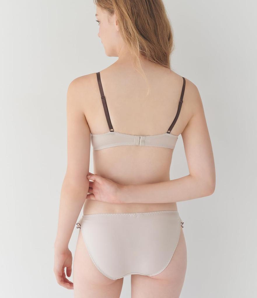 Peach John Lace Ruffle Ribbon Bra and Panty Set for Ivory E75 [WEB Exclusive] [Cute Two-Tier Fuller, Cleavage-Enhancing Busts]