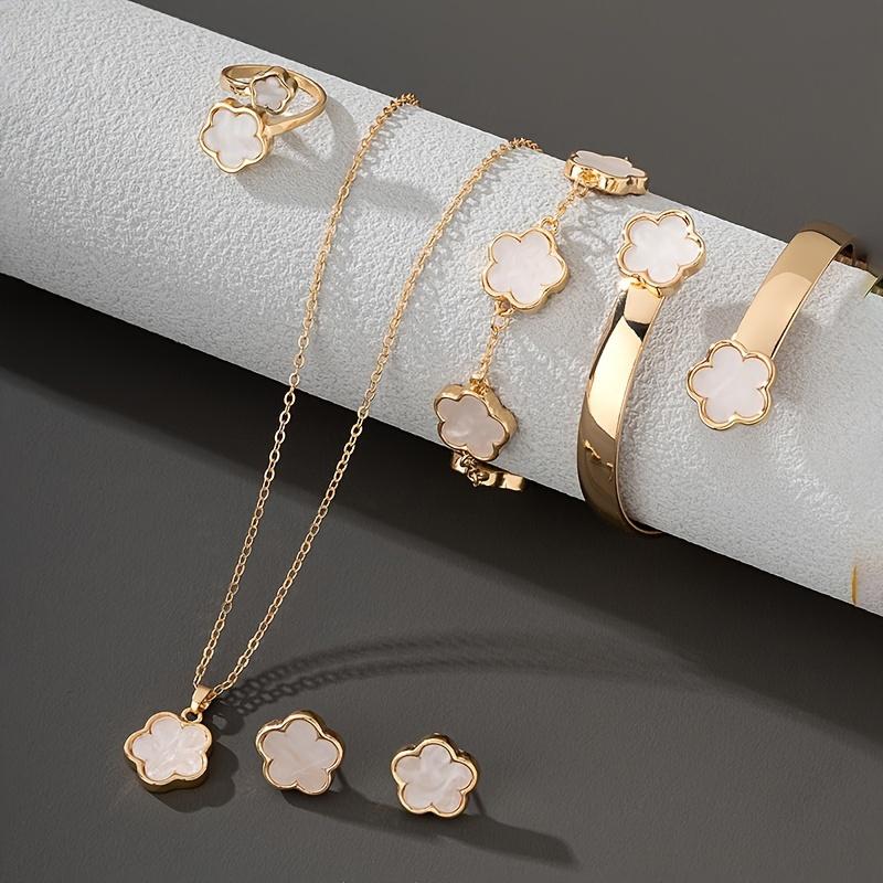 1 sada zářivých šperků Lucky Flower Set Třpytivé náušnice, náhrdelník, náramek, náramek a prsten – módní slitinový soubor pro ženy – perfektní dárek