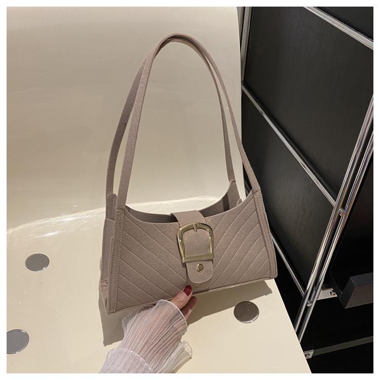 

Felt cloth fashion women s commuting texture handbag 2024 summer simple foreign style shoulder underarm bag leisure bag хакі