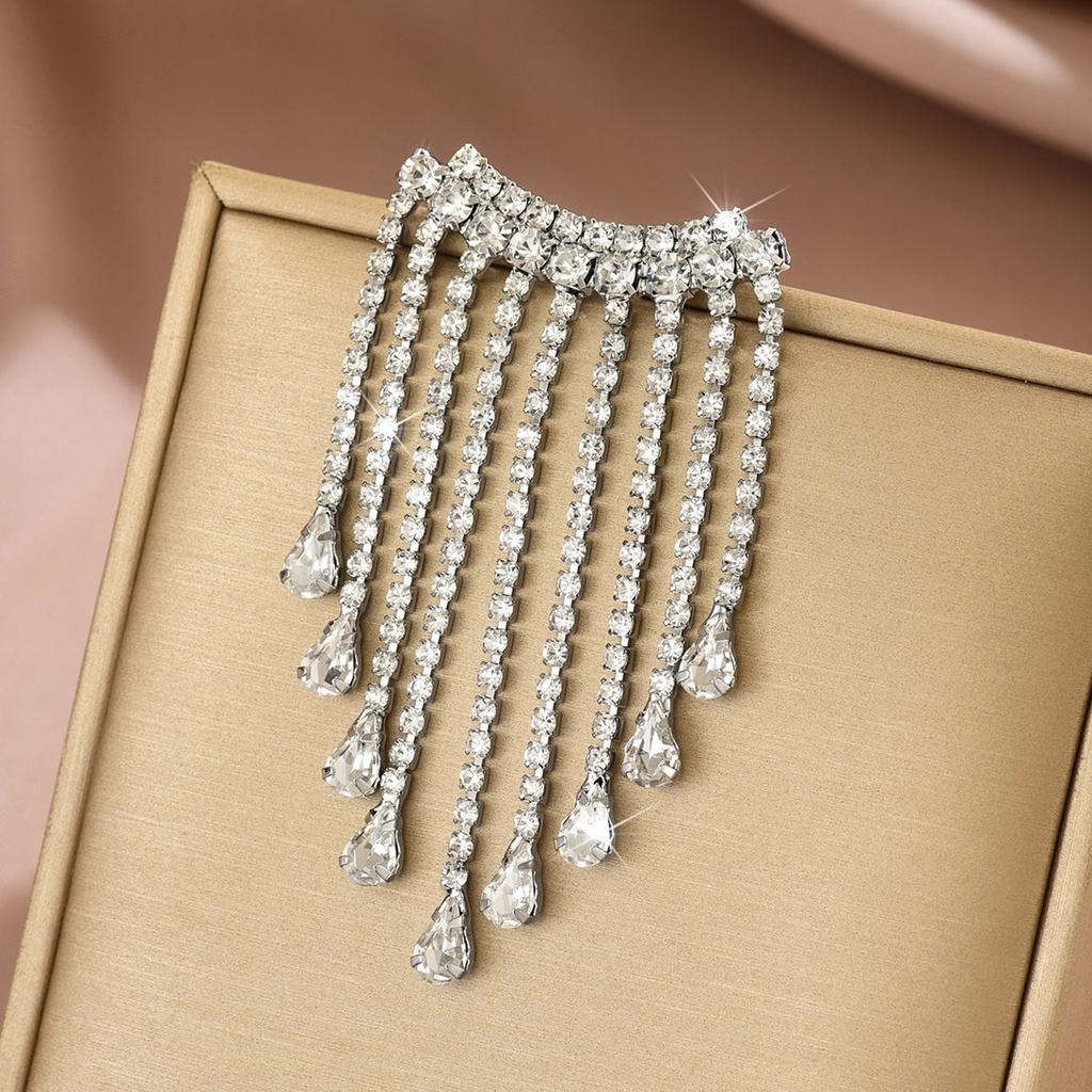 Full diamond personalized trendy design with irregular tassel and super sparkling brooch for wearing
