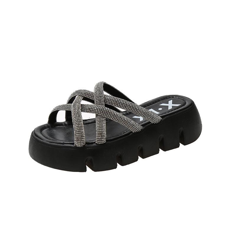 

Internet celebrities thick-soled outer slippers women 2025 summer new Korean version flat-bottomed cross-strap niche beach shoes tide 40 чорний