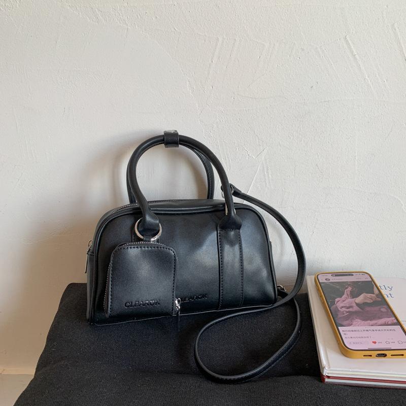 Popular small bags women's autumn and winter versatile new retro messenger bags portable pillow bags