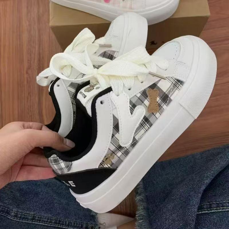 Low-top color matching board shoes autumn new comfortable breathable mesh soft sole versatile casual shoes
