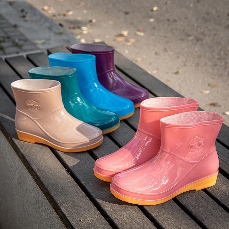 Women's Waterproof Fashion Rain Boots - Warm, Non-Slip, Lightweight Rubber Boots, Low-Top Short Tube Design for Optimal Comfort.