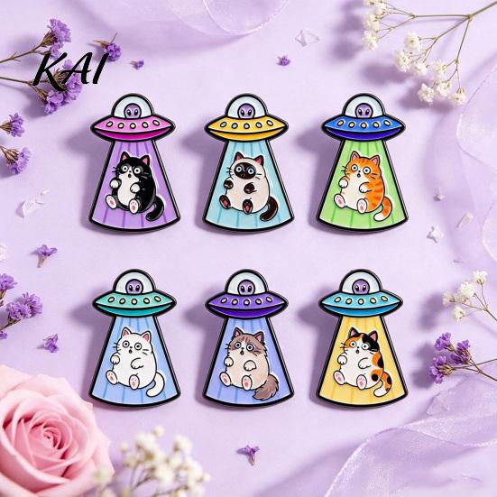 Cartoon Katze Brosche Emaille UFO Metall Brosche, Aliens Raumschiff Kätzchen Abzeichen Pin, Kleidung Tasche Schals Hut Zubehör für Männer Frauen Reversnadel