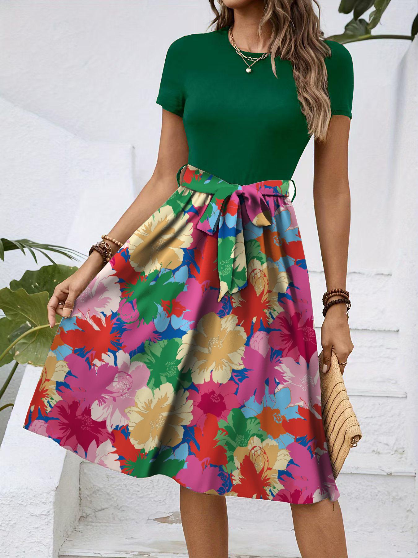 

Европейское миди-платье с цветочным принтом и завязкой на талии Large зелёный