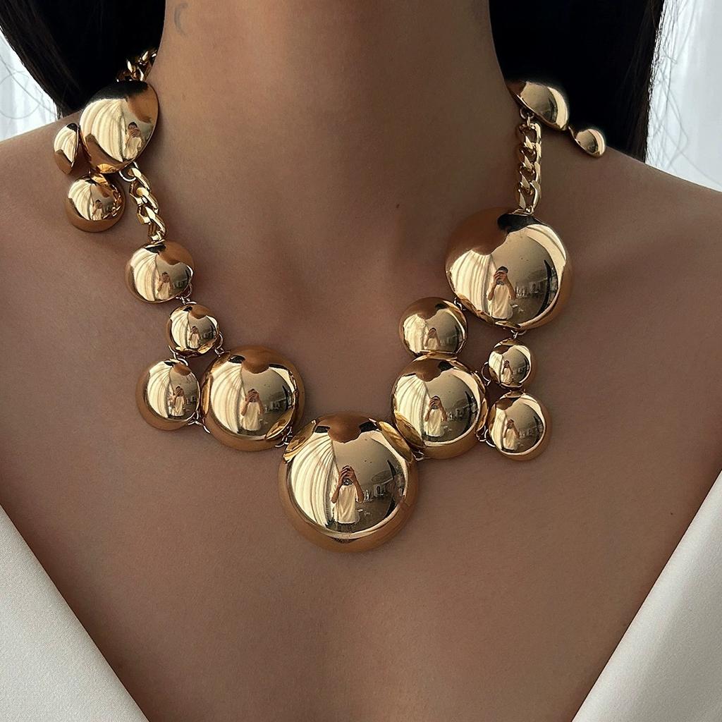 Collana con ciondolo rotondo liscio in metallo per gioielli europei e americani design senso catena industria pesante decorazione collana clavicola