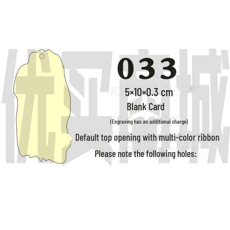 Gravovaná dřevěná karta s přáním s prázdnou visačkou a závěsnou cedulkou