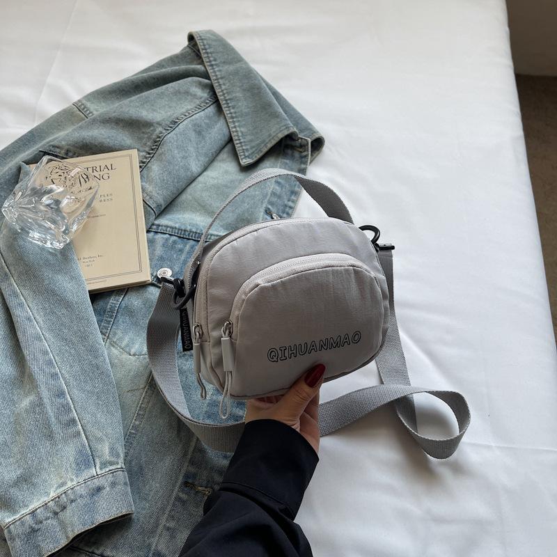 

Легкая спортивная маленькая сумка женская сумка новая 2025 лето зарубежный стиль холщовая сумка женская мини универсальная на плечо сумка-мессенджер