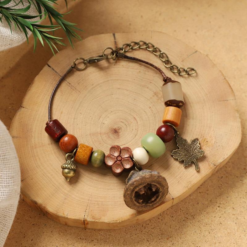 Vintage Hand-woven Plant Bracelet, Natural Fruit, Acorn Hand Rope, Women's Niche Literary Bracelet.