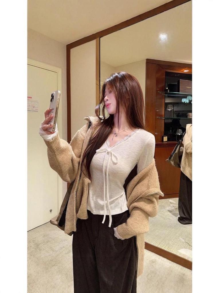Kumikumi Pure Desire White Lace-Up V-Neck T-Shirt for Women - Autumn Slimming Casual Top