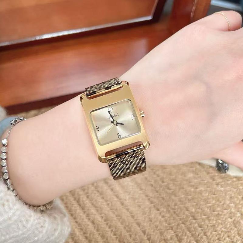 Square Steel Shell Leopard Print Steel Belt Watch Simplicity Fashion Women S Watch