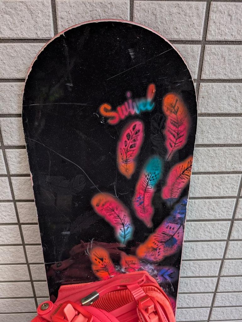 [GEBRAUCHT] Swirl Snowboard Schwarz, Pink, Orange Bindungen