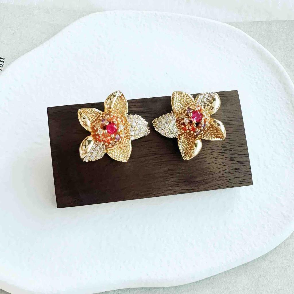 New retro French copper zircon flower stud earrings medieval exquisite high-end stamens niche earrings women