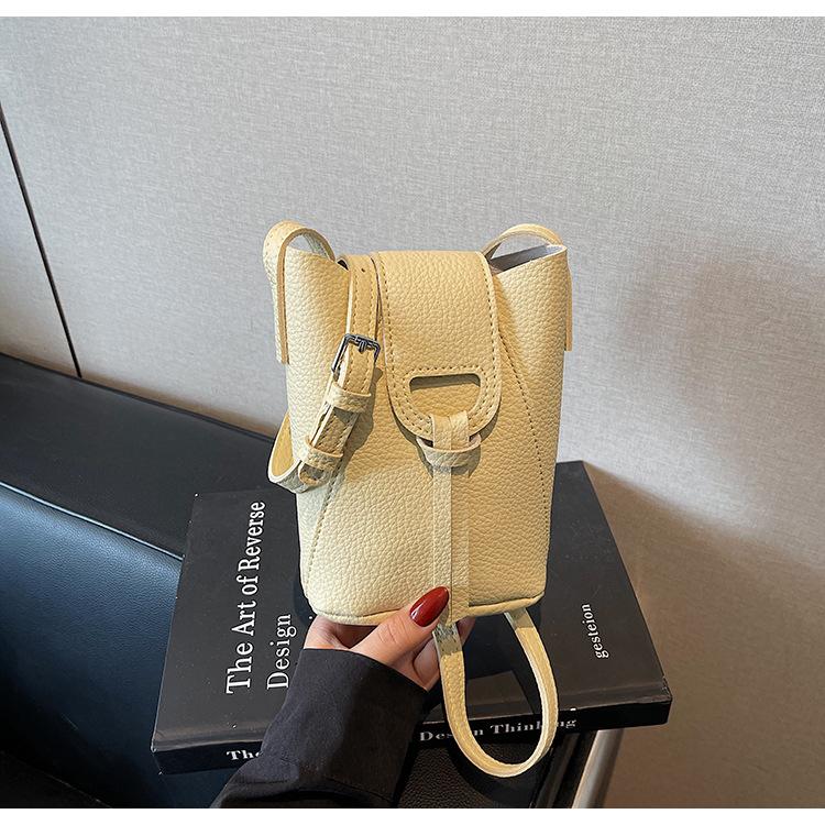 Niche design texture women 2025 new fashion versatile retro shoulder messenger bag high sense