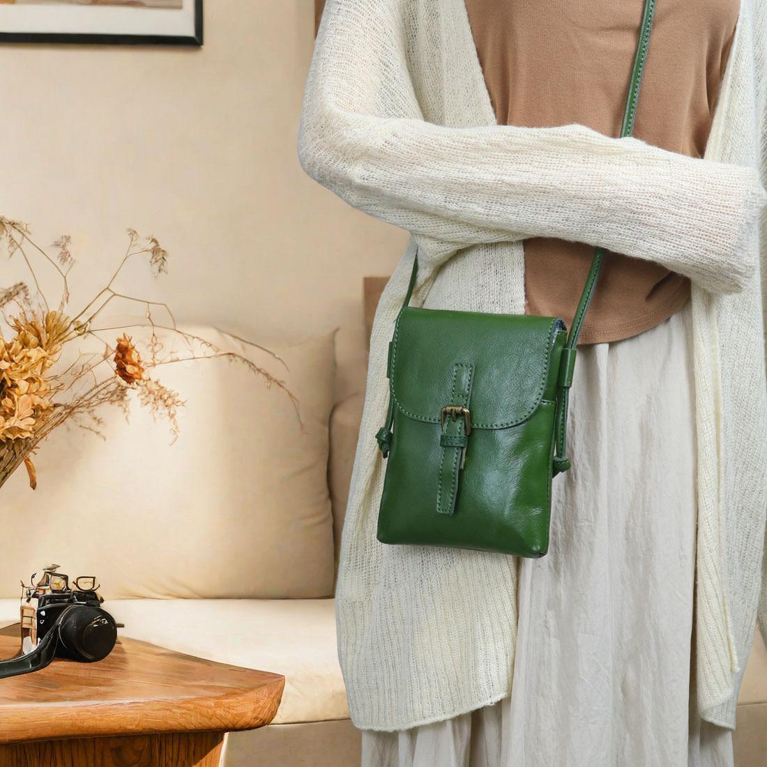 

2025 new handmade niche first layer vegetable tanned cowhide mobile phone bag shoulder crossbody small bag casual retro leather bag зелёный