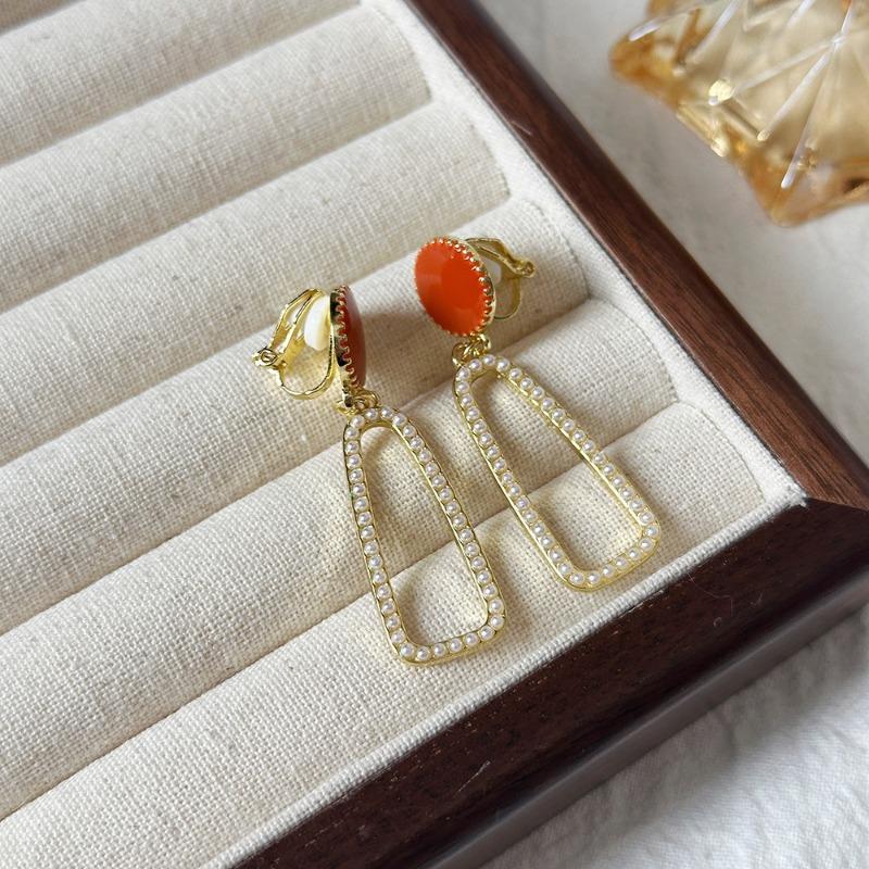 Camellia Temperament No Ear Pierced Ear Clips Pearl Flower Checkerboard Diamond Triangular Ear Clips Niche Earrings Women