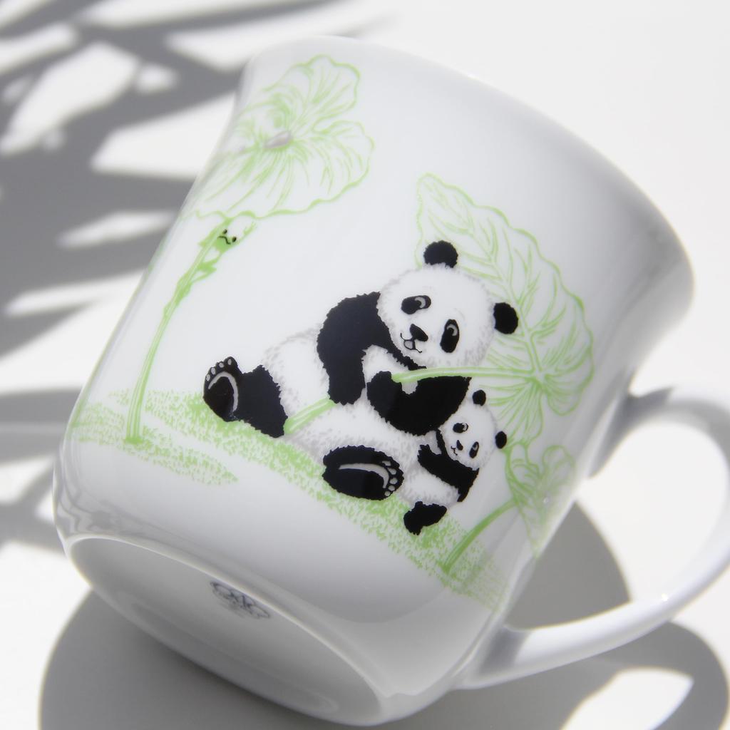 Okura Touen Panda Parent and Child Auspicious Tale Part 2 After the Microwave and Dishwasher Made In - - "Hello Rain" Mug, Coffee/Tea, Approx. 350cc,