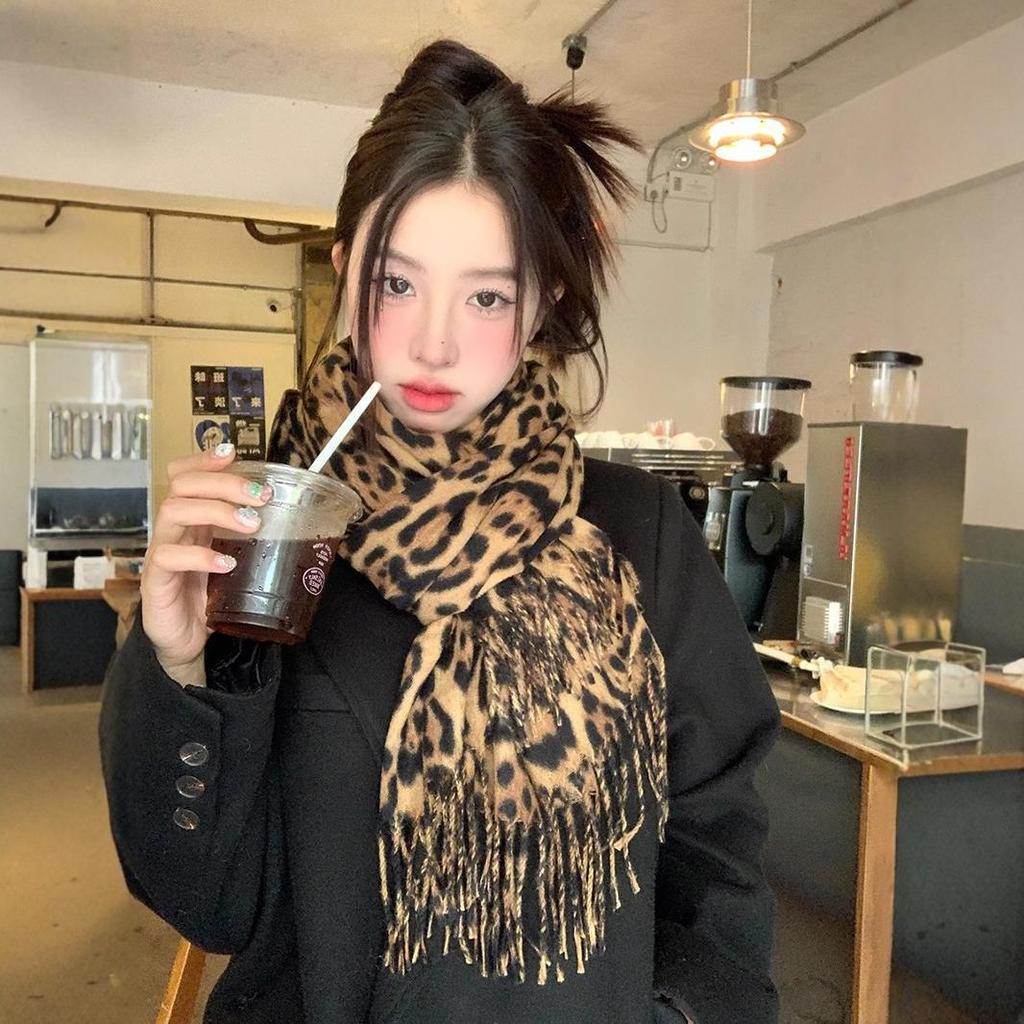 New Leopard Print Thickened Warm Scarf Women's Autumn and Winter European and American Fashion Daily Imitation Cashmere Fringed Scarf Shawl Tide