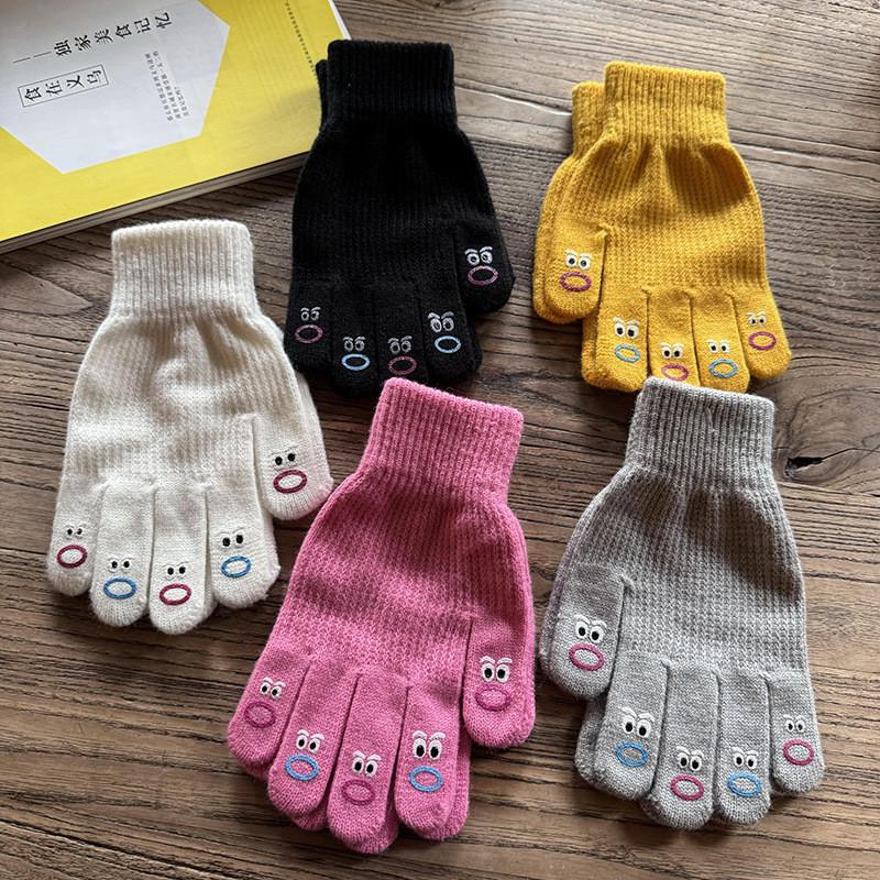 Cute Cartoon Touchscreen Gloves For Winter Warmth With Polyester Fabric For Students And Commuters