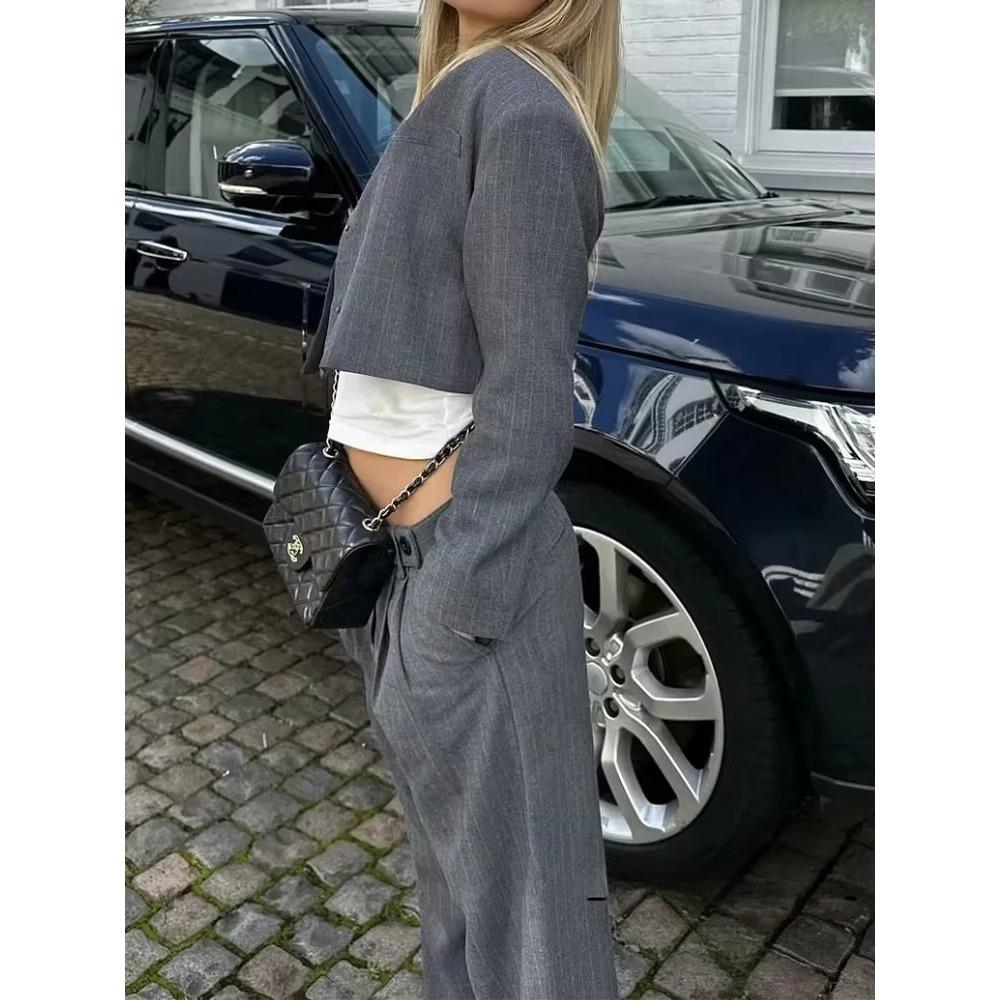 Женский комплект из полосатого пиджака и топа — фото 5