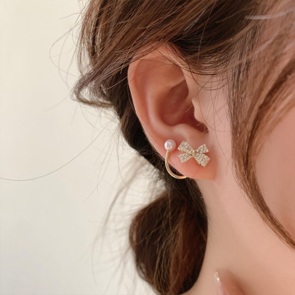 Tamamen Pırlantalı İnci Fiyonklu Küpeler Tasarım Duygusu İki Bantlı Küpeler Mizaçlı Üst Düzey Moda Duygusu ve Çok Yönlü Küpeler Kadın