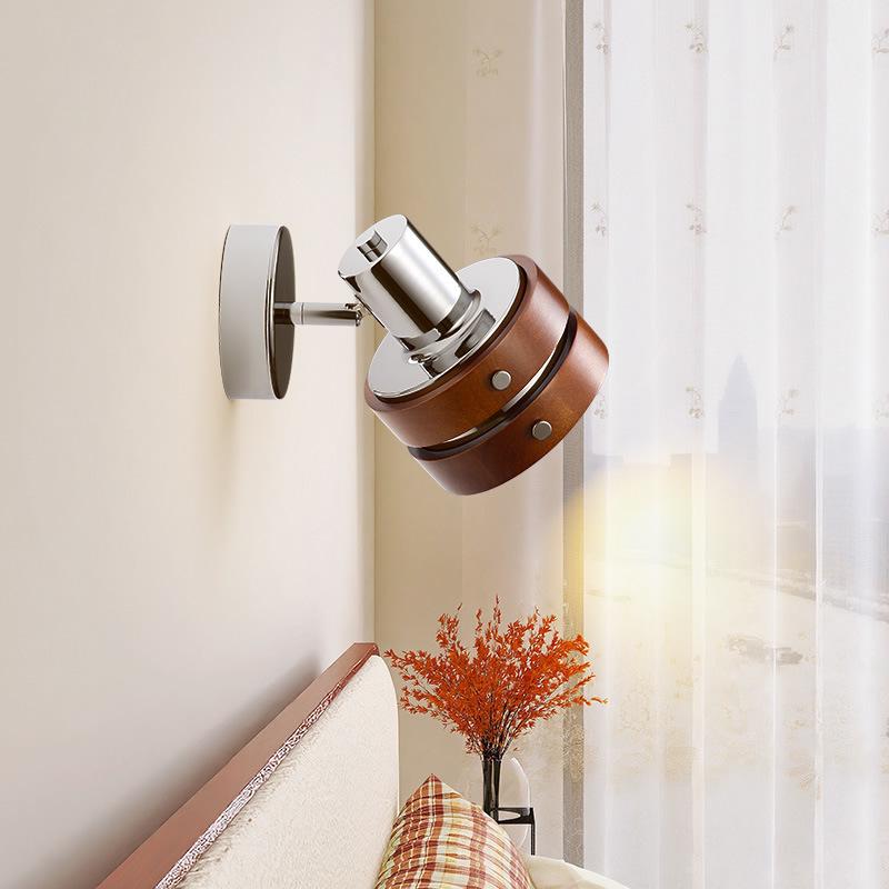 Midden-eeuwse Franse Walnoot Wandlamp: Wabi-Sabi Stijl Nachtlampje met Punk Esthetiek.