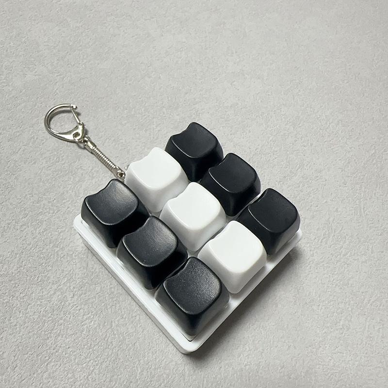9 Keys Keyboard Fidget Keychain Antistress Keyboard Button Fingertip Key Cap Pendant Stress Relief Toys For Children Adults Gift
