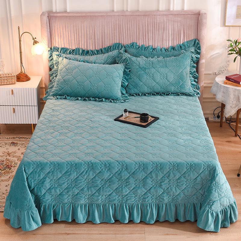 Warm Winter Crystal Velvet Quilted Bedspread with Lace Edge, Cotton-Padded, Double-Sided, Non-Slip Tatami