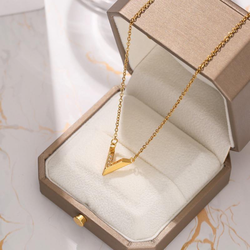 Ins Style Simple V Shaped Diamond Pendant Titanium Steel Clavicle Necklace For Women