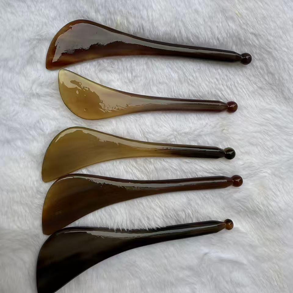 Ochsenhorn Gua Sha Stab: Schönheits-Gesichtsmassage & Meridian-Schabewerkzeug mit fächerförmiger Platte für den Augenbereich.