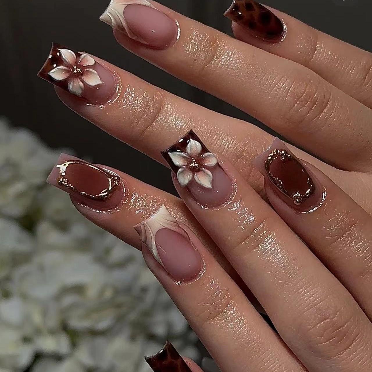 24PCS Square with Press on Nails Luxury Nude Pink Leopard Flower Artistic Fake Nails French Vintage Elegant Design False Nails