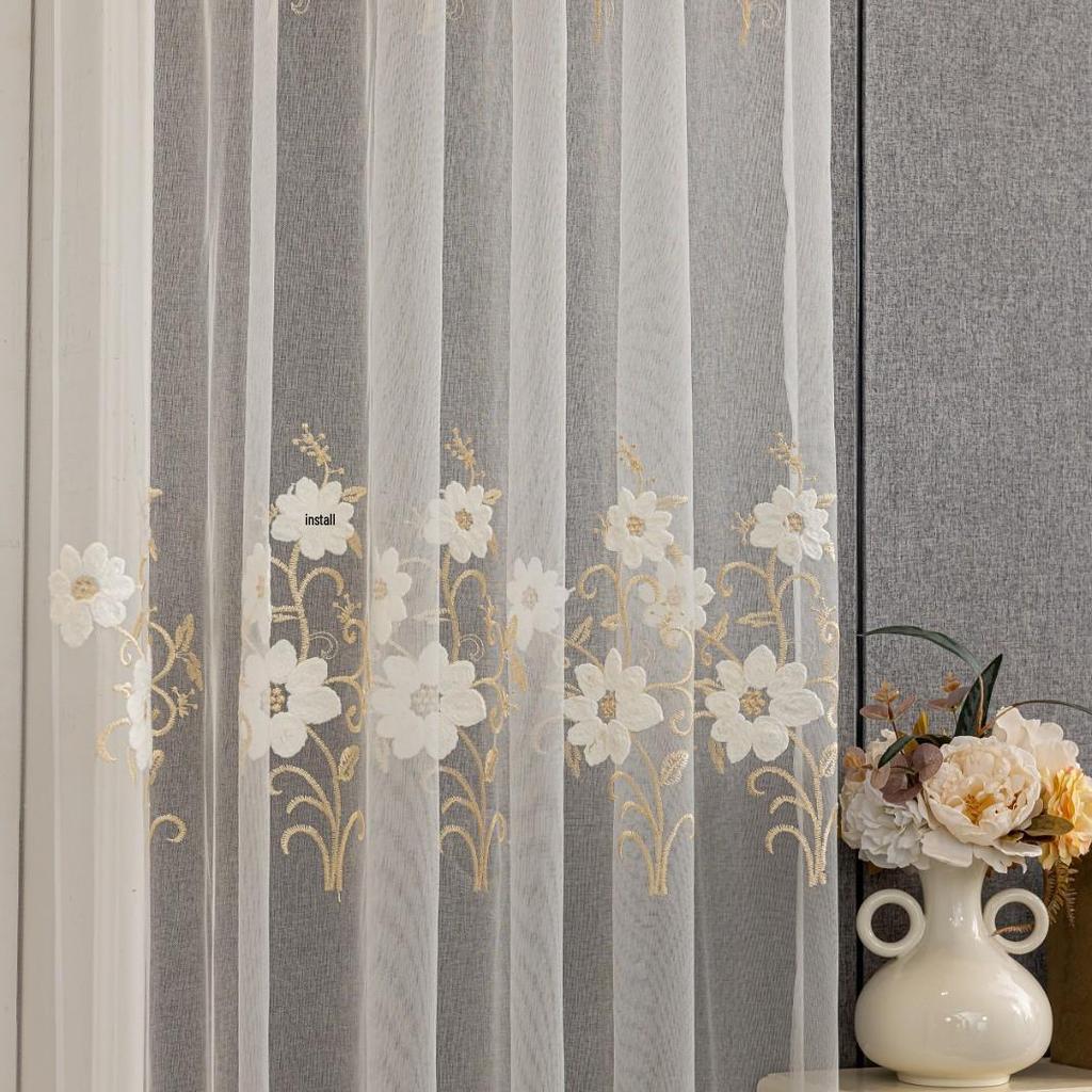 Tenda a Pannello Bianca Ricamata con Fiori Tridimensionali – Rete Filtrante per Arredamento Elegante
