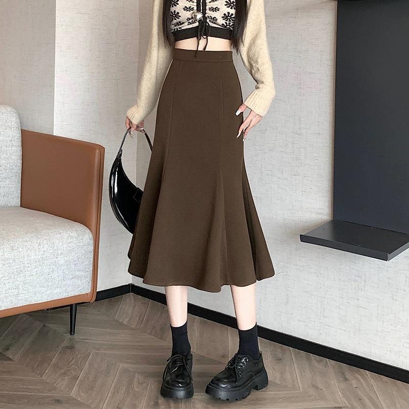 Schwarzer High-Waist-Fischschwanzrock für Damen – Slim Fit, mittellang, birnenförmig, Frühling & Herbst 2024.