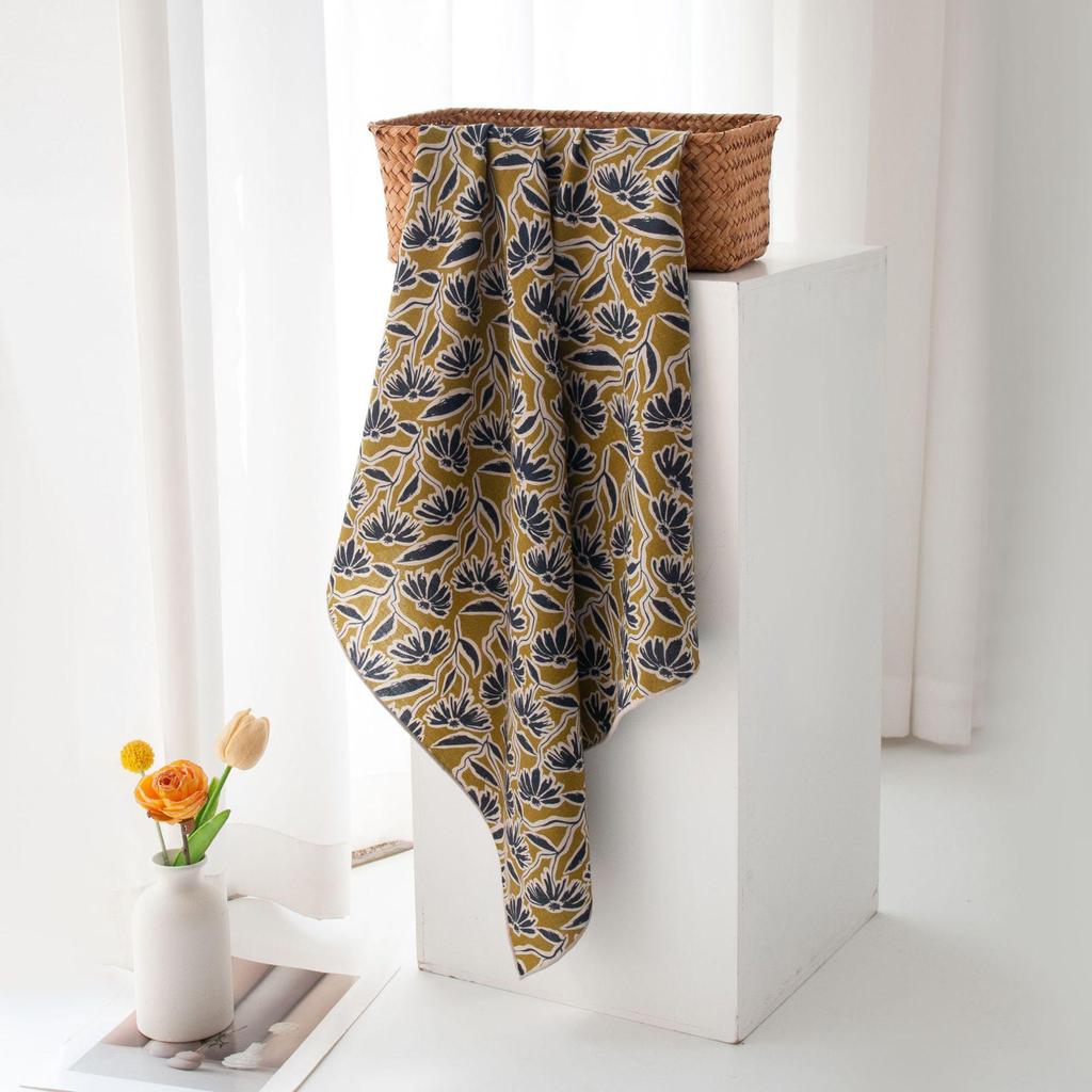 Luxury Hand-Rolled Double-Sided Wool Silk Scarf with Daisy Print, 70cm Square - Hangzhou Silk Gift Edition