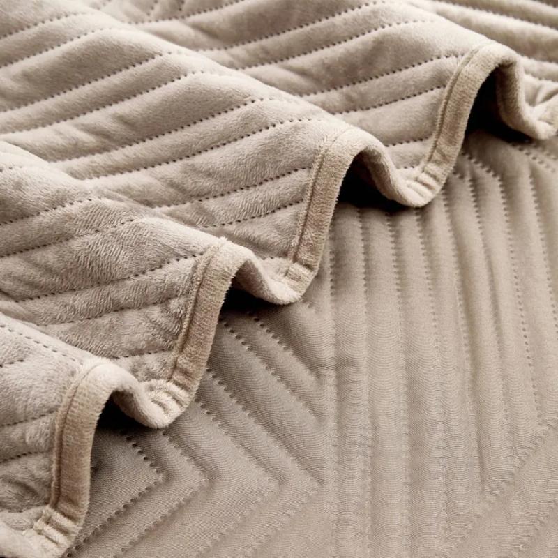 Velvet Bedspread on The Bed Quilted Mattress Topper Queen King Size Bed Cover Couple Bed Quilt Double Bedspreads and Coverlets