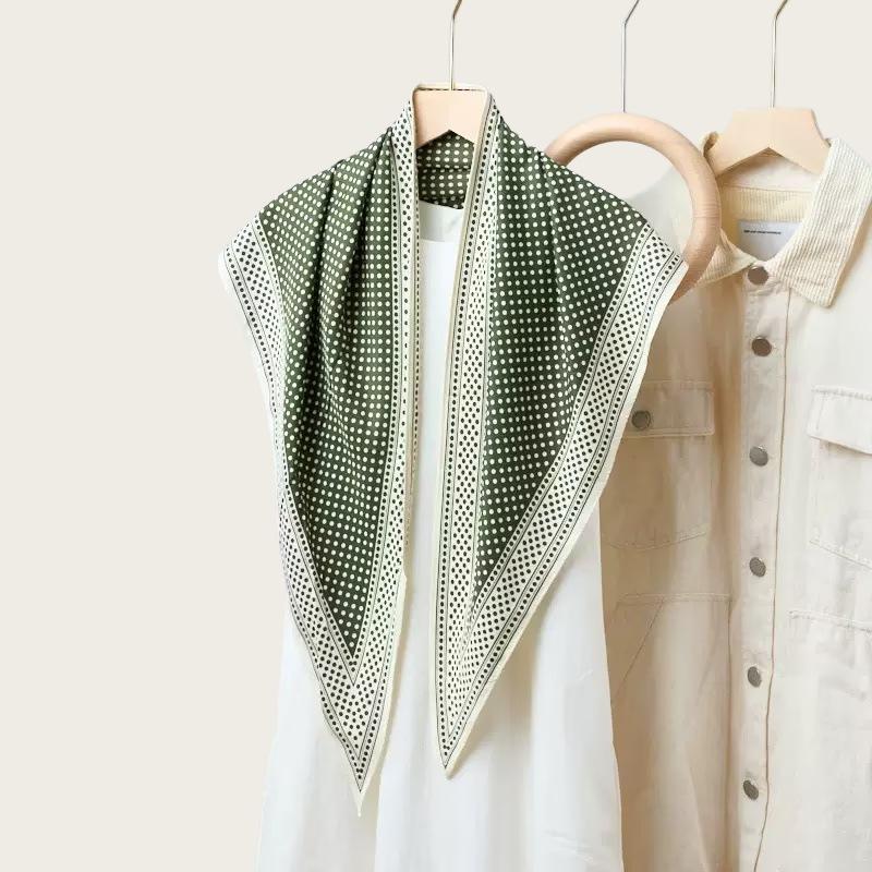 Twill silk triangular scarf, clothing accessories, cashew nut double-sided printed belt, versatile women's rhombus silk scarf, bag head, fart curtain.