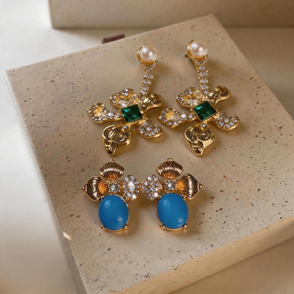 Luxury Rhinestone Flower Oval Resin Stud Earrings - Vintage Style