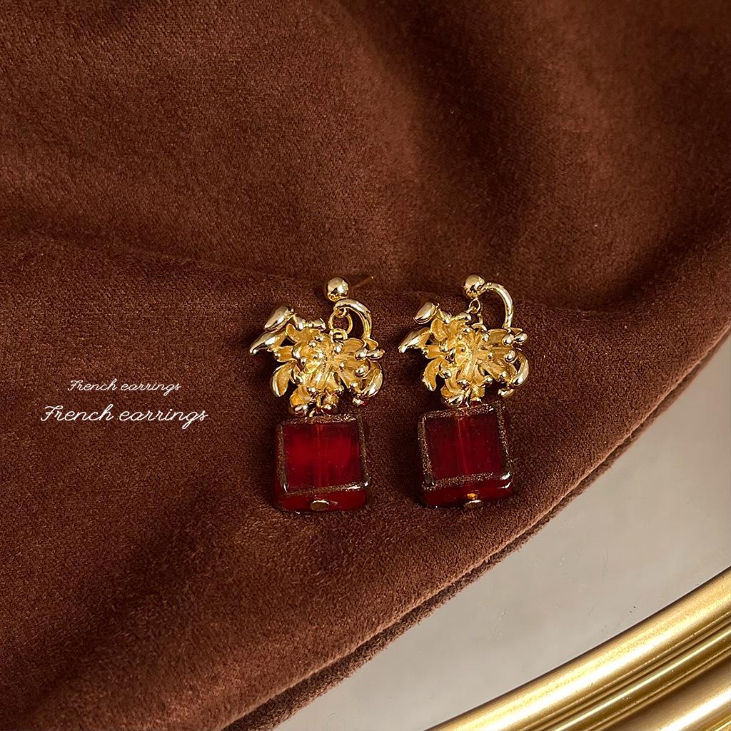 Chinese-Inspired Elegant 925 Silver Stud Earrings with Exaggerated Design