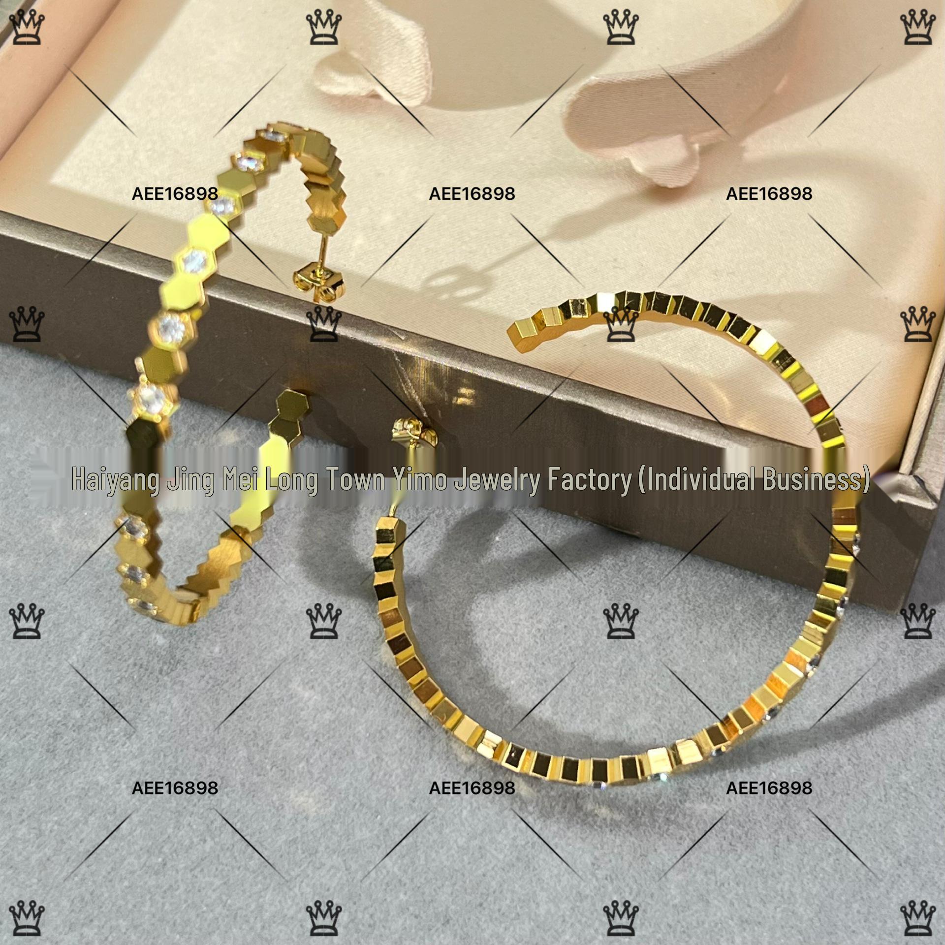 

Серьги-кольца из 18-каратного золота в форме ромба-соты с бриллиантами для женщин