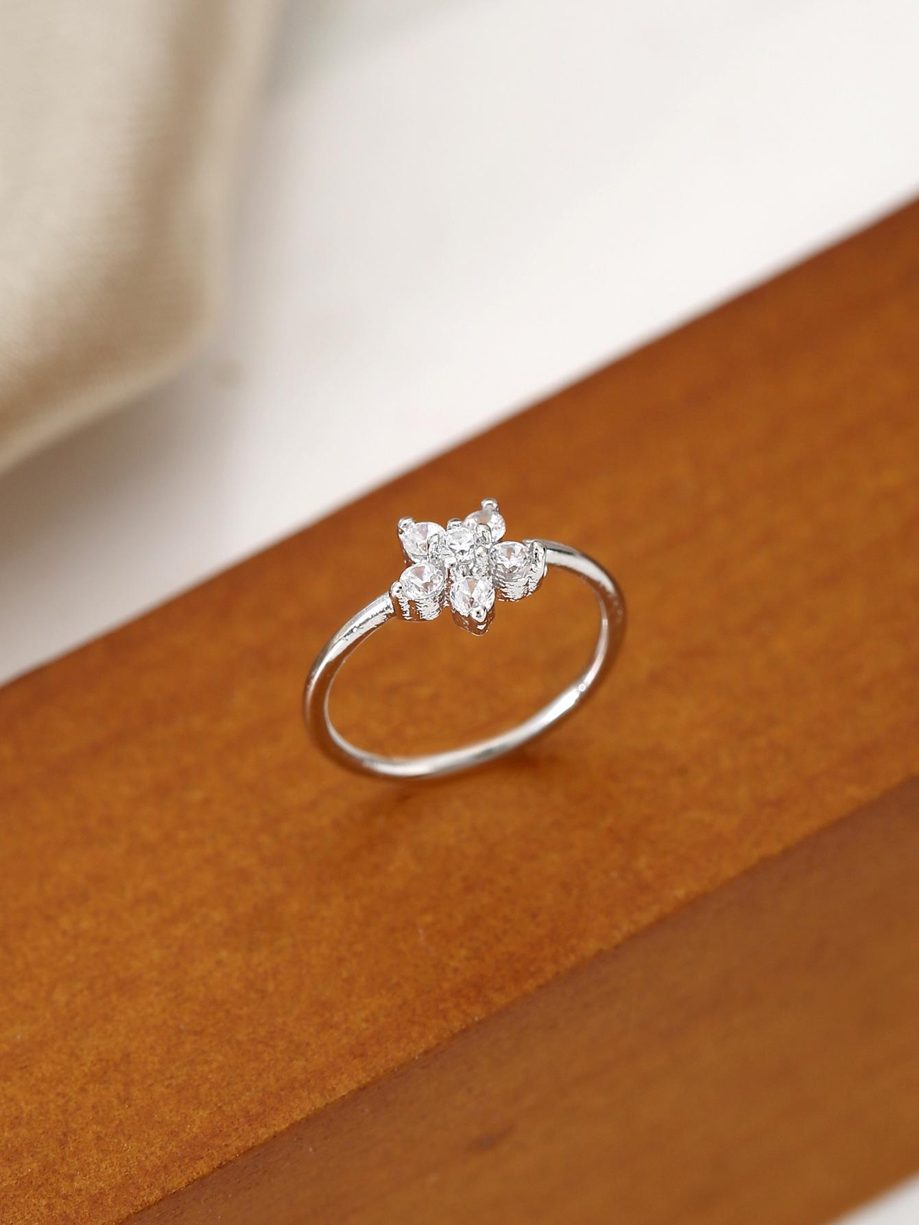 

Элегантный циркониевый зажим для носа – модное, простое, непирсинговое украшение