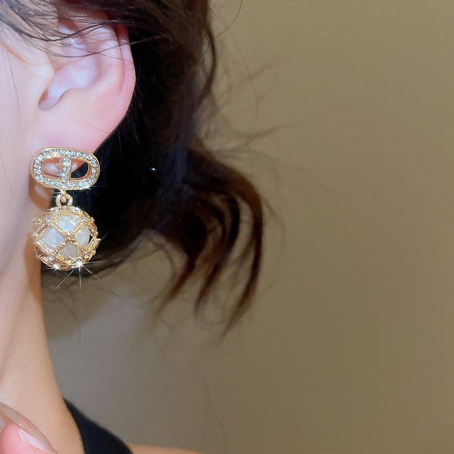 French Retro Zircon & Pearl Geometric Stud Earrings: Luxurious and Fashionable Accessories for Women