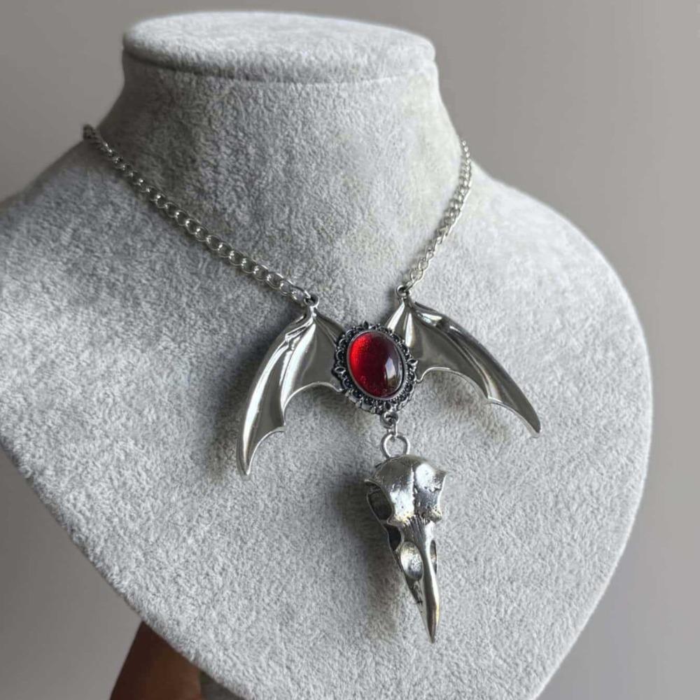 Charm Gothic Blood Red Oval Glass Crystal Sliver Color Vampire Bat Death Crow Skull Pendant Necklace for Women Halloween Jewelry