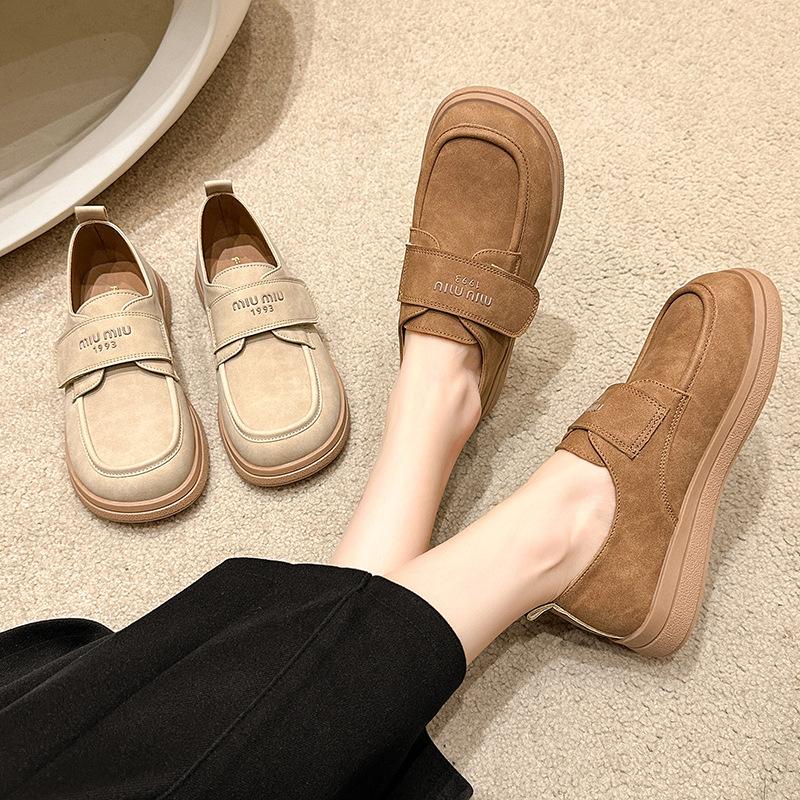 Britischer Stil Retro kleine Lederschuhe Damen Frühling neue flache einzelne Schuhe Damen Klettverschluss Damen