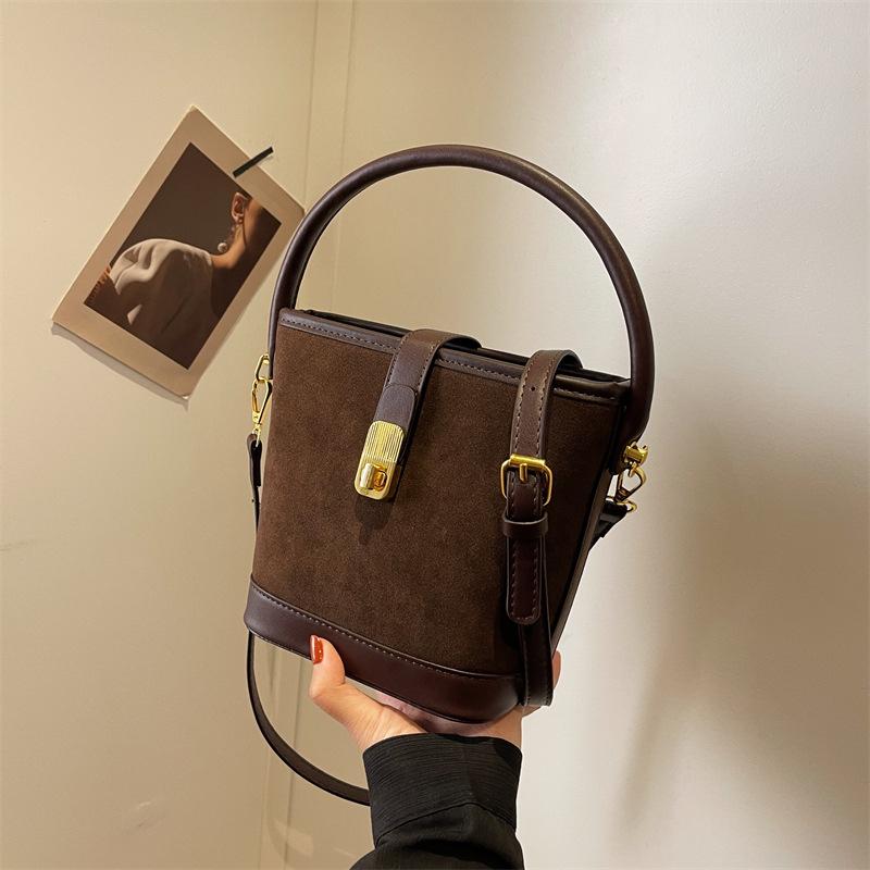 A Fashionable and Retro Crossbody Bag and Hand-held Bucket Bag for Women in Autumn Casually